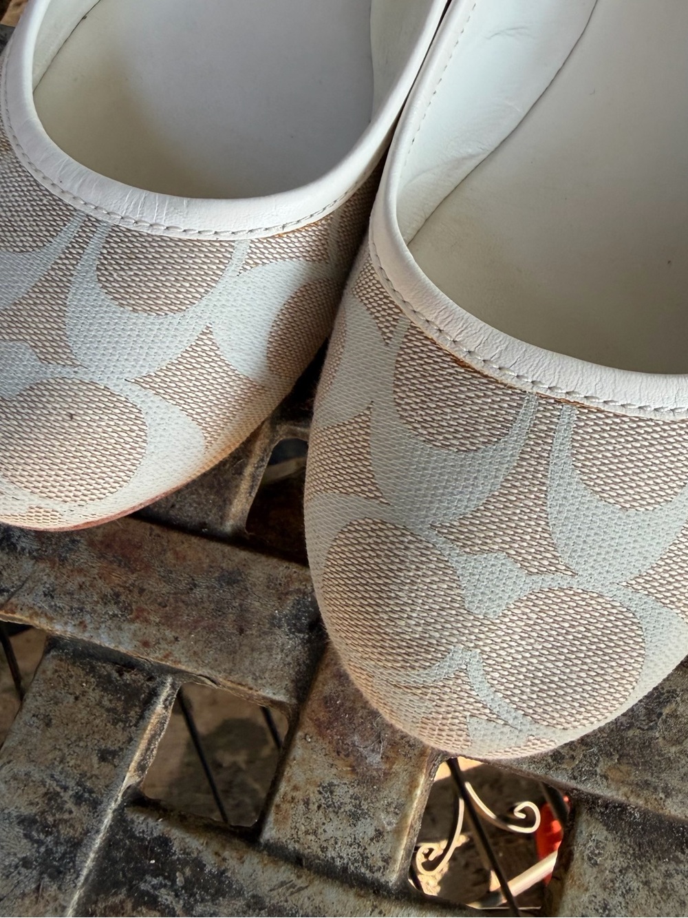 COACH 7.5B Beige Signature Monogram Canvas Ballet Flats - Picture 12 of 13